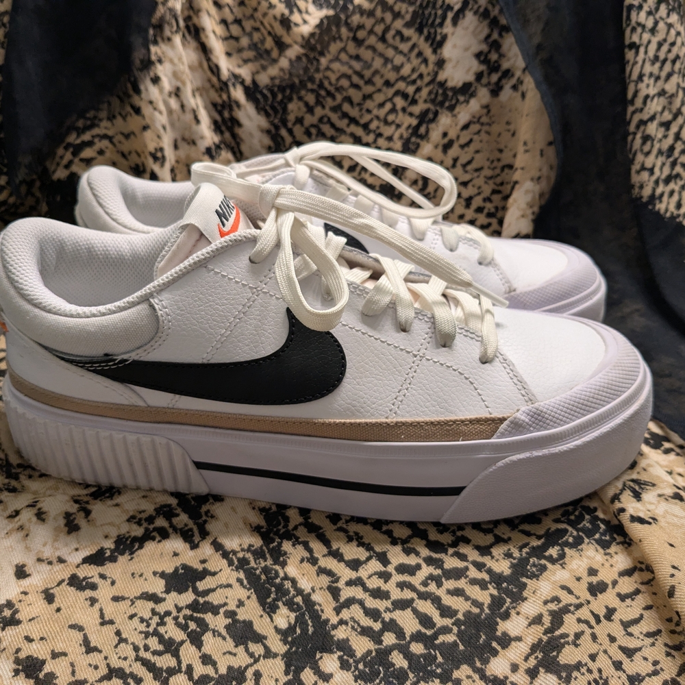 Nike White and Black Sneakers